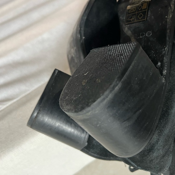 Le Chateau Italian Leather ankle combats boots size 38 - Picture 3 of 3